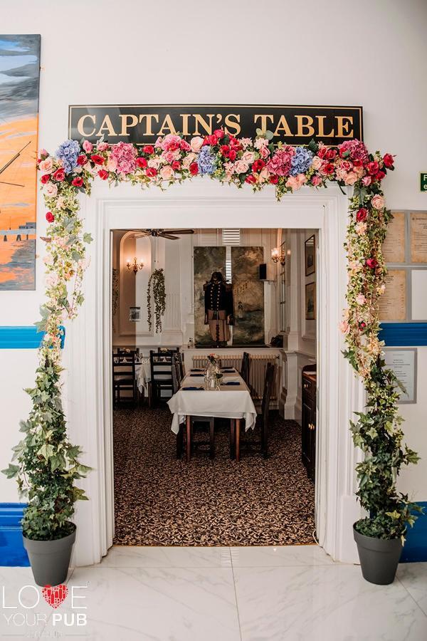Keppels Head Hotel Portsmouth Bagian luar foto